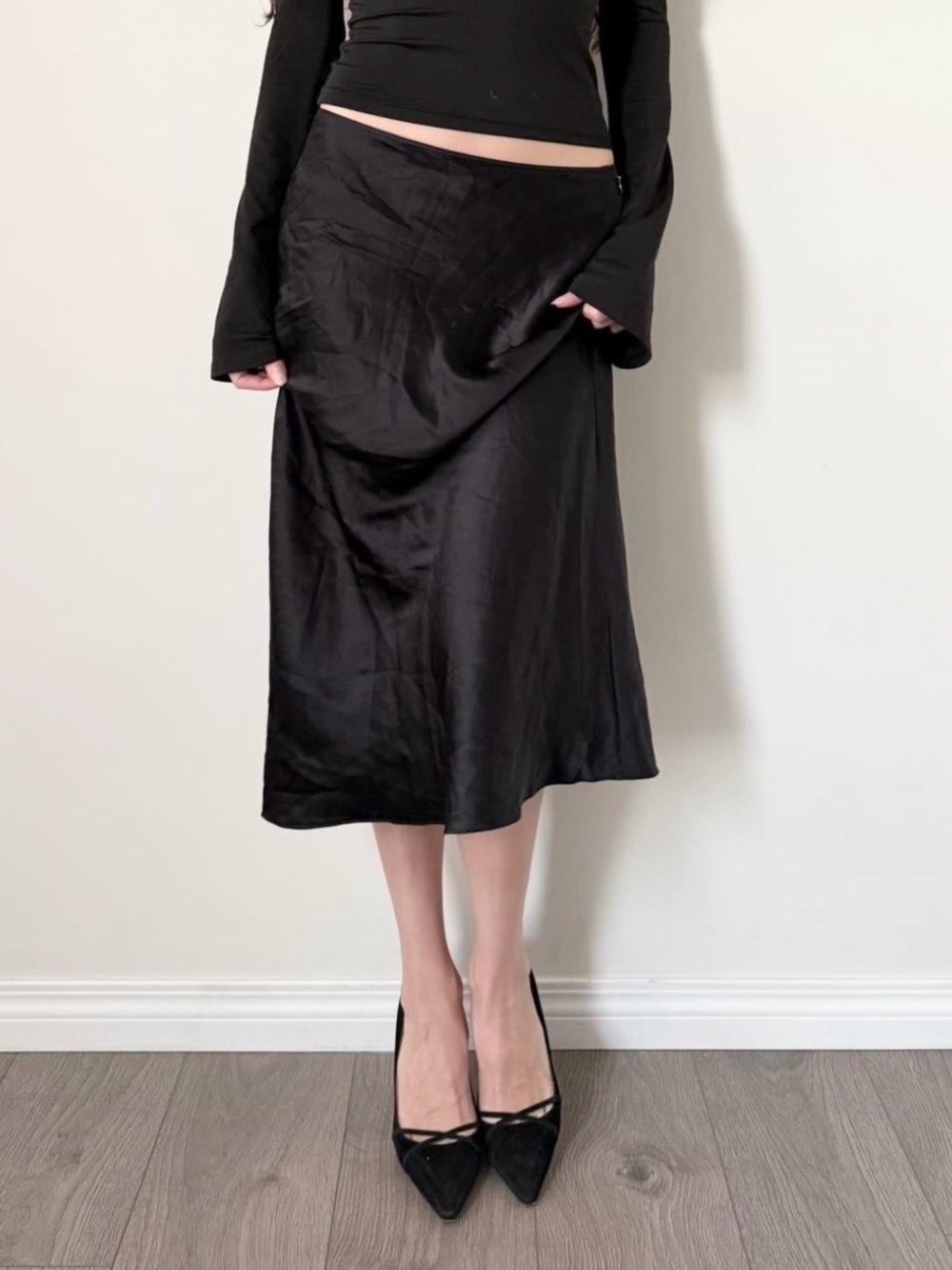 Aritiza black 100% silk midi slip skirt